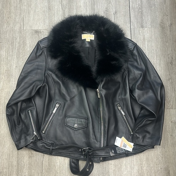 Michael Kors
Women's Faux-Fur-Trim Leather Moto Coat - Picture 4 of 8